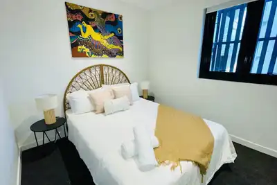 Image de Comfy and Stylish Apartment in front of Crown with Free Parking