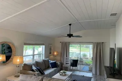 Image de 17071-Caledonia · Villa with a view (golf & water) *newly remodeled