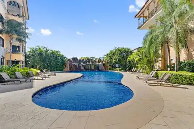 Image de Sr9: Luxury Condo Across the Street from Beach