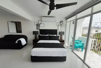 Montego Gardens - Queens Drive Studio