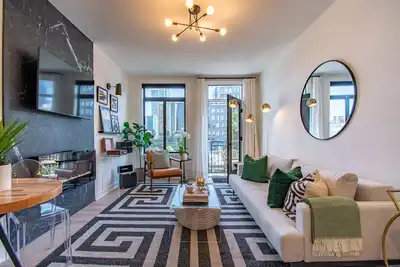 Seattle ^ Rock 'N Roll ^ Glam - 1bd/1ba Urban Condo