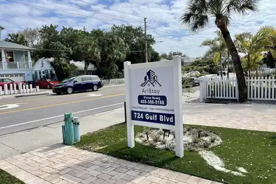 Image de A Beautiful Oceanfront View home in Clearwater Beach -  Pool Heating Avail