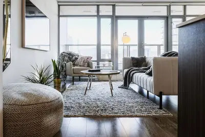 Image de Penthouse condo located 5 minutes from the seawall