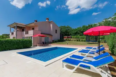 Image de Merveilleuse maison de vacances avec Wifi, piscine privée, climatisation, Tv et terrasse