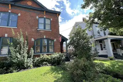 Image de Historic Downtown Ludlow Townhouse - 10 min from Cincinnati