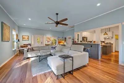 Image de Entire Home! Fantastic Kitchen! 3 Full Baths