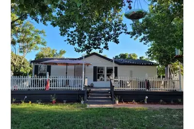 Image de De-stress in this quiet, serene cottage. Mountains, Horses, Verde River, Peace.