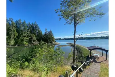 Image de Private Peninsula Waterfront Home by Nature Preserve