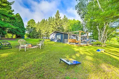Image de Riverfront Home w/ Dock ~ 6 Mi to Cheboygan!