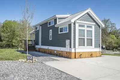 Image de Creekside Tiny Home - 10 Minutes to Blue Ridge