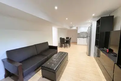 Image de Cozy 2 bedroom close to public transportation