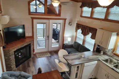 Image de Tiny cabin nesteled on 10 wooded acres at 4000 elevation