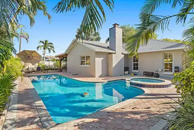 Image de Serenity Haven: Luxurious Retreat - Pool Heating Avail