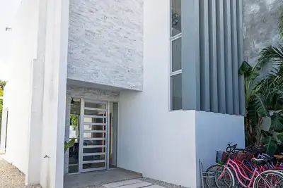 Image de Spacious Jungle Home - All Inclusive services available