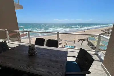 Image de Ocean Front Oasis 2 Bedroom Condo