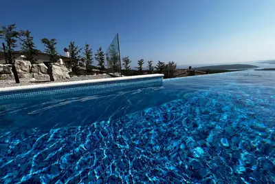 Image de Villa on the Rocks mit Meerblick, 60m2 Overflow Pool und Grill