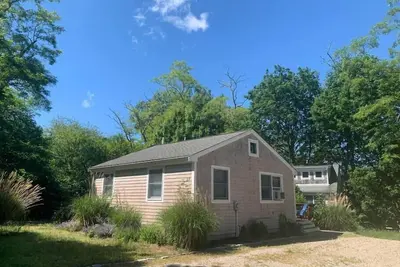 Image de Four Season Modern Cape Cod Cottage