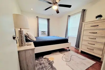 Image de Fave Cape Cod Style Home Retreat: with Main-Level Bedroom bordering Farmington