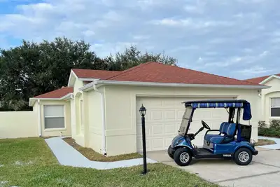 Image de Best location, dog friendly, and gas golf cart included!