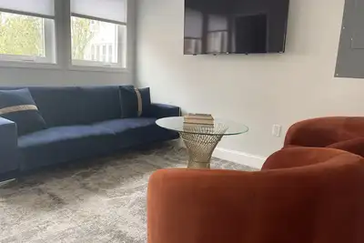 Image de Lovely 2 bedroom condo W parking included