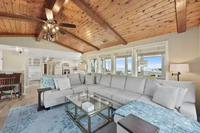 Image de Easy Beach Access, Spacious Decks & Striking Ocean Views - Harris Beach Overlook