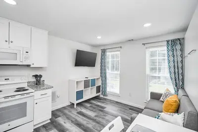 Guesthouse in ideal location with private entrance