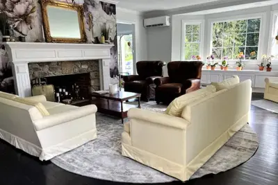 Image de The Ninigret Nest - 10 mins to all Charlestown Beaches, walk to Umbrella factory