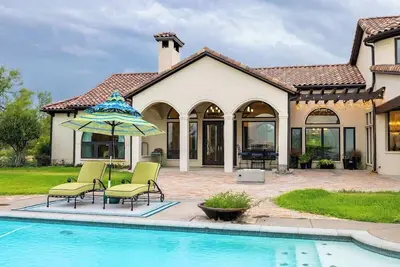 Image de Secluded & Luxurious Estate and Pool