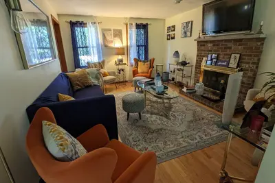 Image de Large 1- bedroom in beautiful colonial house - 5 min to Wheaton College
