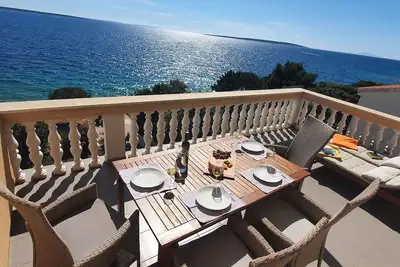 Romantic gateway steps from the beach in Mandre