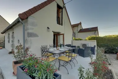 Image de Maison de charme 18e siècle avec jardin, parking et modernité – proche de Vichy et Charroux