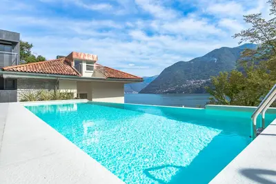Image de Waterfront Villa Fra Riva with spa & swimming pool