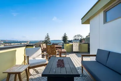 Image de This house is a 3 bedroom(s), 3. 5 bathrooms, located in Seattle, Wa.