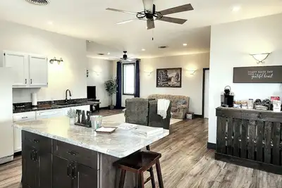 Image de Prairieview Cottage Retreat - Hot Tub Sunsets - Sleeps 8
