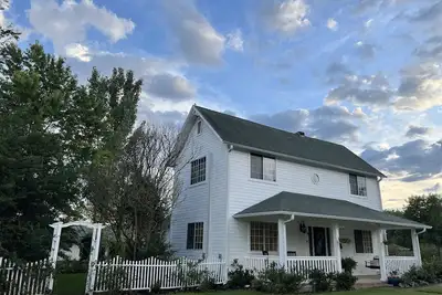 Image de Historical colonial home with Pool, close to park &   downtown Mena.