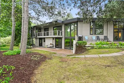 Image de Modern Lake House w/ Hot Tub, Game Room & Relaxing Views