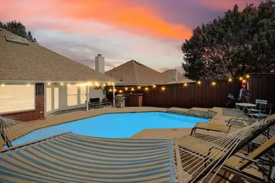 Image de Poolside Summer 5br 2Bath Home with Gaming Room
