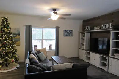 Image de Newer Home Near Castle Rock Lake in New Lisbon, Wi