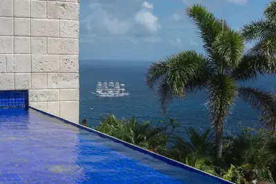 Image de Architecturally stunning and sustainable 5* Villa, 5 B/R suites, infinity pool