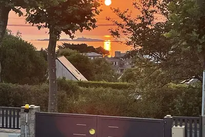 Image de villa bord de mer 300 m plage centre ville recharge electrique 32a tout confort