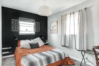 Image de The Blue Villa! Amenities! Pet Friendly + Fence