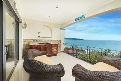 Image de Ocean view at its best at a walk from the beach! ! !
