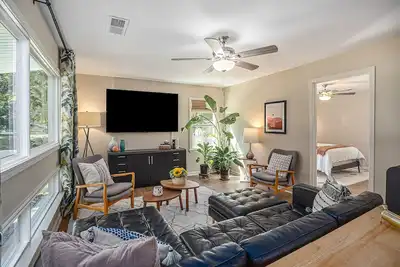 Image de Spacious Getaway w/Fast WiFi, Chef’s Kitchen for 8+