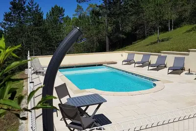 Image de Le Pigeonnier, piscine privée chauffée, écrin de verdure, logement fibré