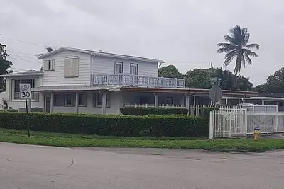 Image de Cozy small department in a big house in broward Fl