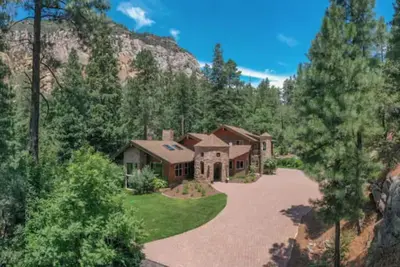 Image de A Castle in the Canyon! An Oak Creek Oasis!