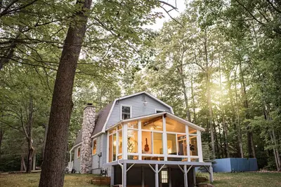 Image de **New Higgins Lake Boho Chic Cottage