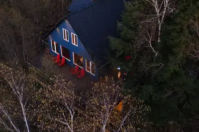 Image de Secluded Lakeside Retreat with Scenic Views (Hot Tub & Sauna)