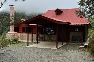 Image de Private cabin in the pristine cloud forest. Quiet and tranquil.