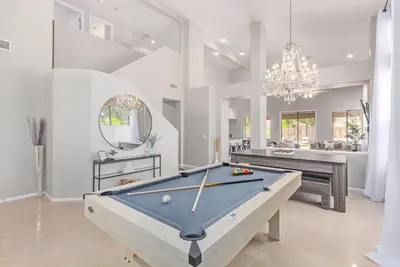 Image de *New* 4 Bedroom Serene Oasis with pool!